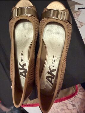 Anne Klein gold wedge with Gold Accent
